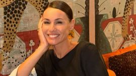Pampita enseñó el truco definitivo para dormir cómodo en un avión