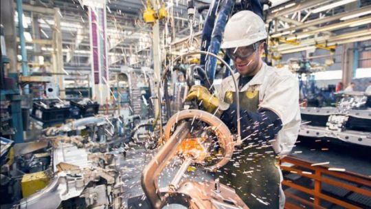 El orden macro no basta: el mercado laboral frena la mejora en el bienestar social