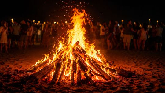 Noche de San Juan: por qué se encienden fogatas y cuál es el significado de quemar los deseos