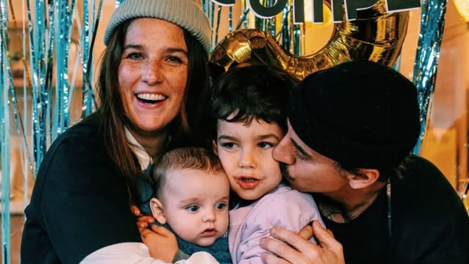 Juana Repetto, sus hijos Belisario y Timoteo junto a Sebastián Graviotto