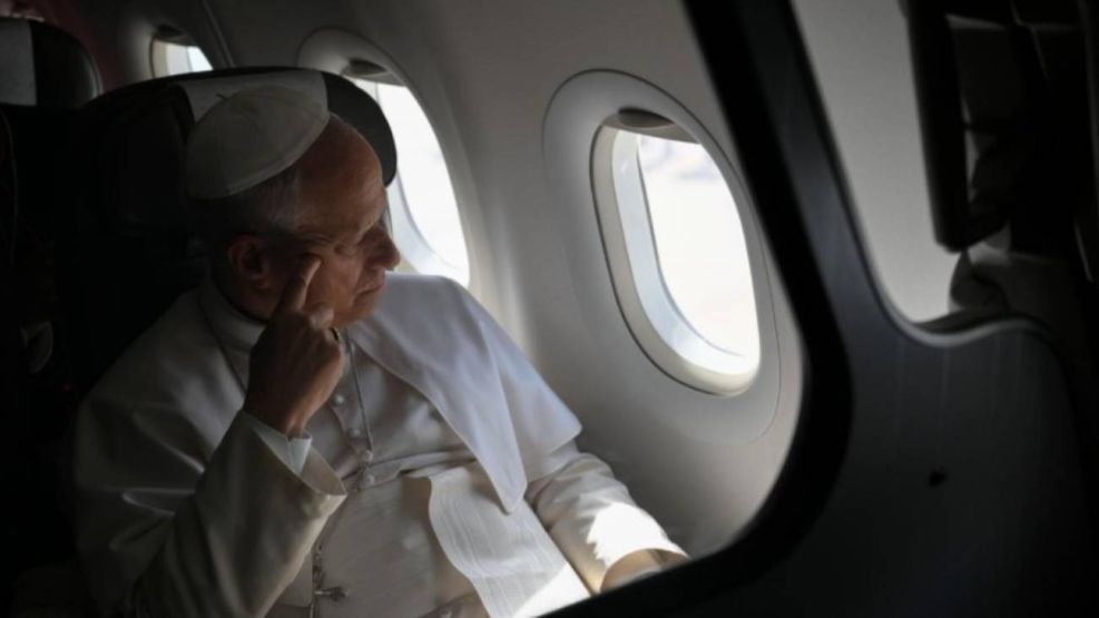 Papa León XIV viajando en avión 24062026