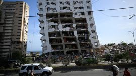 Devastación y caos por los terremotos en Venezuela: los muertos ya llegan a 164 y siguen buscando entre los escombros