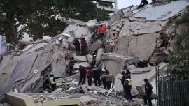 Devastación y caos por los terremotos en Venezuela: los muertos ya llegan a 164 y siguen buscando entre los escombros
