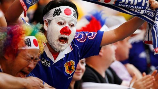Video: los hinchas japoneses se argentinizan en el Mundial y bailan cumbia villera