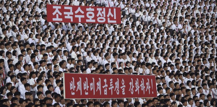 Los participantes se reunieron en el Teatro al Aire Libre del Parque de la Juventud, en la Municipalidad de Pyongyang, para conmemorar el "Día de la Lucha contra el Imperialismo Estadounidense".