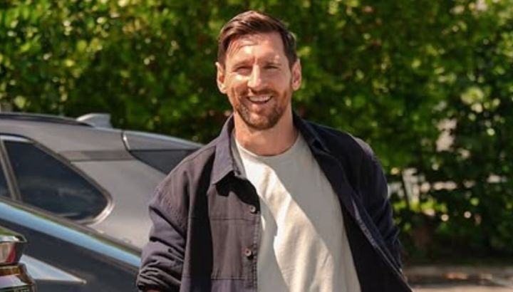 Así celebró Lionel Messi su cumpleaños compartido con dos cocineros de la selección: sorpresas y tortas bien argentas