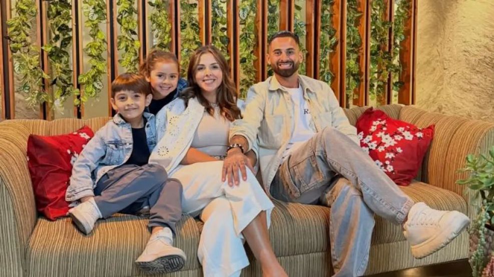 Futbolista cordobés Lucas Trejo y su familia