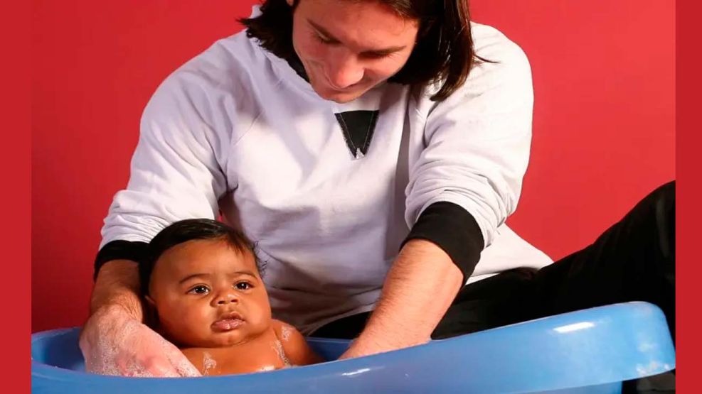 Messi bañando a Lamine Yamal 25062026