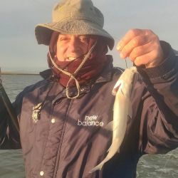 Las lagunas siguen brindado buen pique de pejerreyes a pesar del frío, aunque algunas registran mermas en la cantidad de capturas. 
