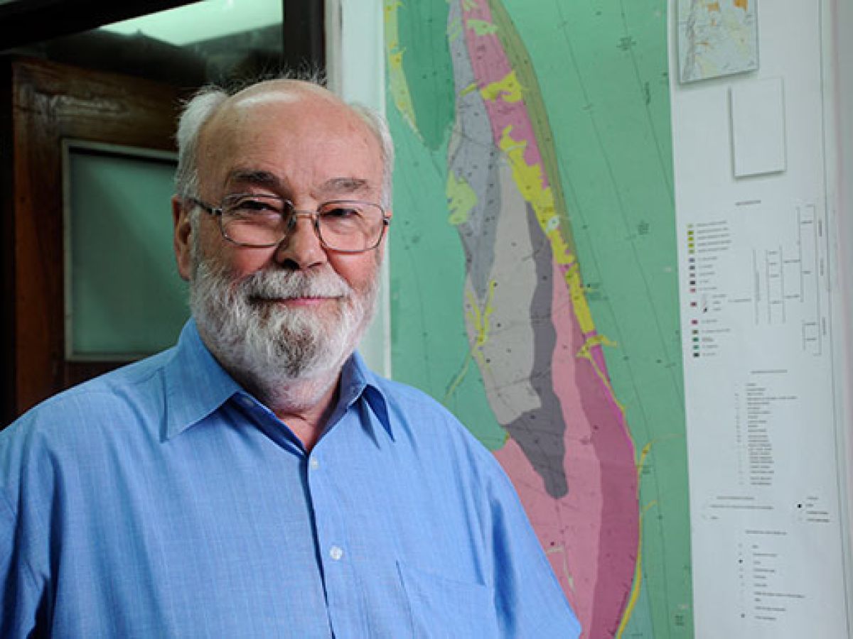 Víctor Ramos, geólogo e investigador del CONICET: “Lo realmente impresionante es que fueron dos terremotos enormes, uno detrás de otro”