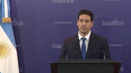 Adrián Ravier debutó como vocero: "Es un honor ser la voz del Presidente", dijo, pero no respondió preguntas