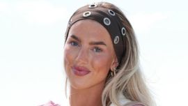 Mientras acompaña a Marcos Senesi, Kelci Rose Bowers marca tendencia con un look sporty chic
