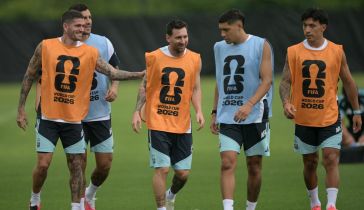 Rodrigo De Paul, Leandro Paredes, Lionel Messi, Nahuel Molina y Lisandro Martínez