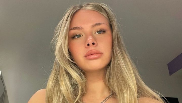 El look audaz y natural de Ekaterina Ojeda para una noche porteña: impronta Y2K, accesorios delicados y un diseño cut-out