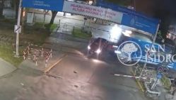 El segundo de la tragedia: el tren va a embestir al auto de Ernestina Pais.