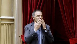 Manuel Adorni, en una de sus visitas al Congreso.