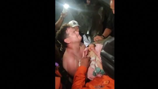 Newborn baby rescued from rubble of Venezuela quake