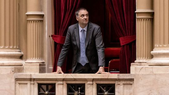 La soberbia como política de estado y el patético fin de Manuel Adorni