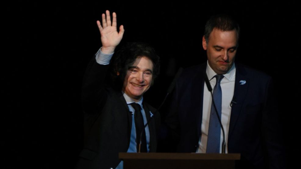 Manuel Adorni y Javier Milei