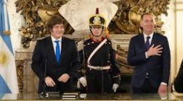 Milei y Santilli jura en casa de gobierno