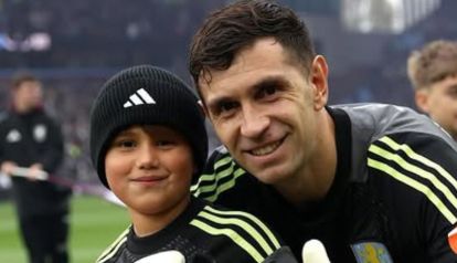Dibu Martínez y su hijo, Santino