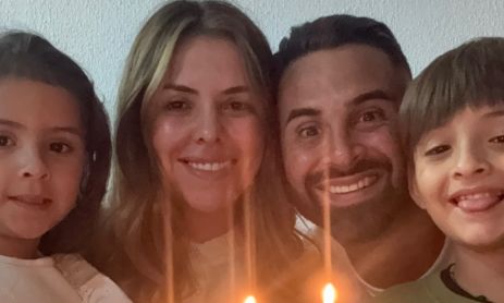 Lucas Trejo, su esposa Yani Maranella y sus hijos Aarón y Ainhoa