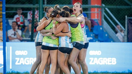 Las Kamikazes hicieron historia en Croacia y se consagraron campeonas mundiales de beach handball