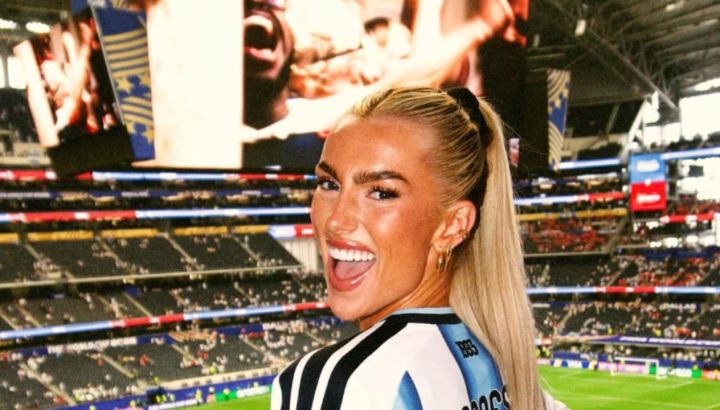 Kelci Rose Bowers, la novia de Marcos Senesi, intervino la campera de la selección argentina y creó la versión más fashion del Mundial 2026