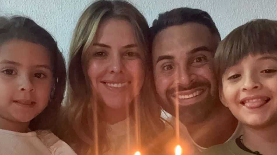 Lucas Trejo, su esposa Yani Maranella y sus hijos Aarón y Ainhoa
