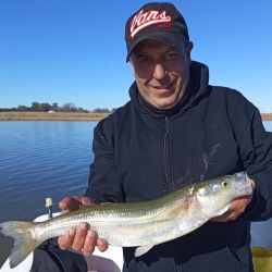 Julio y agosto prometen seguir brindando grandes emociones a los pescadores de pejerrey. Ya la especie se aclimatará a los fríos, y los rindes que, en este momento son buenos, serán aún más interesantes.