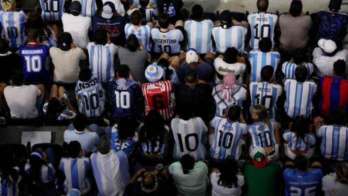 La Albiceleste and its legion of non-Argentine supporters | Buenos