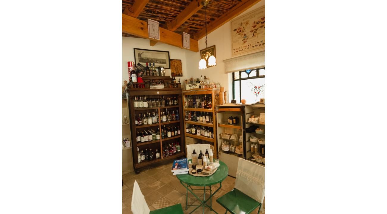 GIN, AROMAS Y PUROS: EL SECRETO MEJOR GUARDADO DE SANTA ROSA DE CALAMUCHITA