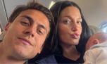 Así es el cuarto de Gia, la hija de Paulo Dybala y Oriana Sabatini en Buenos Aires: cuna de madera, canopy y paredes de diseño con nubes