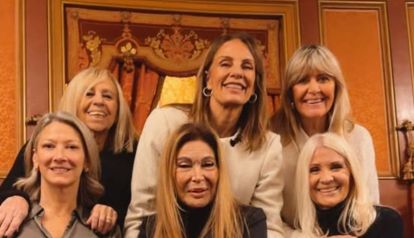 Nequi Galotti junto a sus amigas en el teatro Colón