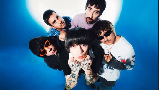 Cupido apuesta al poder de los vínculos con "Amor Compartido", un disco que une a la nueva escena musical iberoamericana