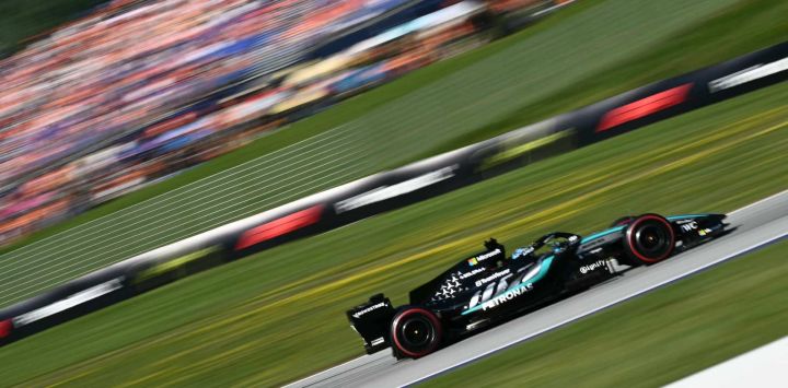 El piloto británico de Mercedes, George Russell, compite durante la sesión de clasificación en el circuito Red Bull Ring de Spielberg, Austria, antes del Gran Premio de Austria de Fórmula 1.