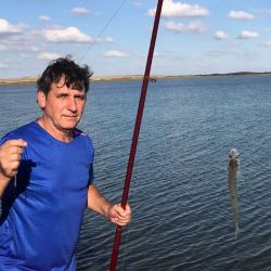 Los pescadores deportivos siguen de cerca el tratamiento del proyecto, con la expectativa de que, después de varios años de restricciones, el Dique Paso de las Piedras pueda ampliar sus espacios habilitados y convertirse en un destino con más zonas de pesca. 