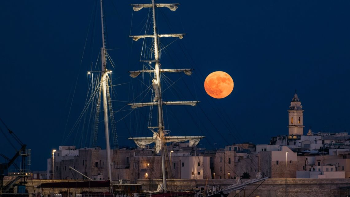 Luna llena de junio: las impactantes imágenes que dejó la Luna de Fresa en el Hemisferio Norte