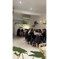 Café con Desconocidos: la propuesta que desafía las pantallas para crear conexiones reales cara a cara