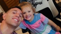 Dibu Martínez junto a su hija Ava