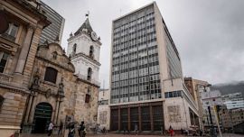 El peso colombiano se hunde 2,2% tras la sorpresiva decisión del Banco Central
