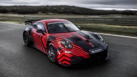 Con motor bóxer de 520 CV y caja secuencial: así es el Porsche 911 GT4 R