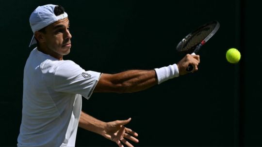 Francisco Cerúndolo y Tomás Etcheverry eliminados de Wimbledon: pesadilla del tenis argentino en la Catedral