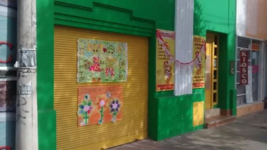 Horror en un jardín maternal: una maestra está acusada de zamarrear, sacudir y golpear con violencia a bebés de meses