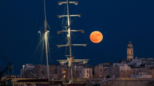 Luna llena de junio: las impactantes imágenes que dejó la Luna de Fresa en el Hemisferio Norte