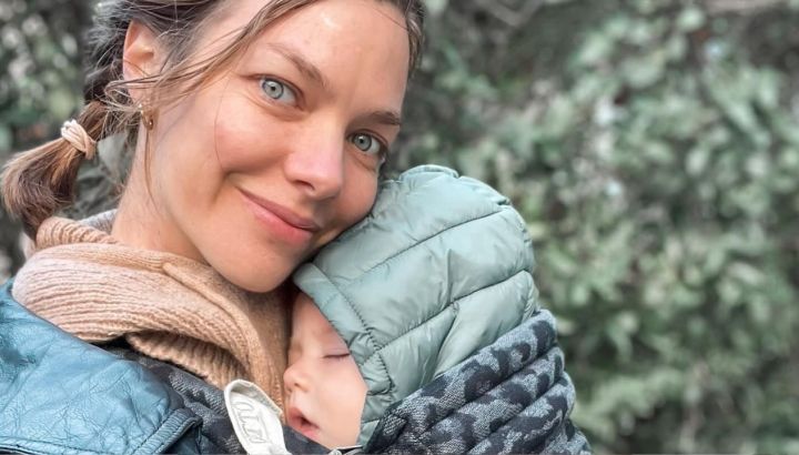 Los días de Laura Laprida, la hija de María Eugenia de las Trillizas de Oro, en París con su hijo