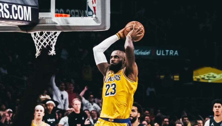 Sorpresa en la NBA: LeBron James jugará su temporada 24 fuera de los Lakers