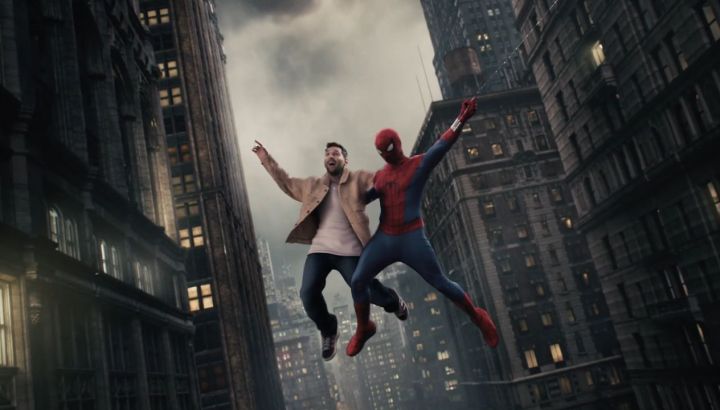 Lionel Messi junto a Spiderman