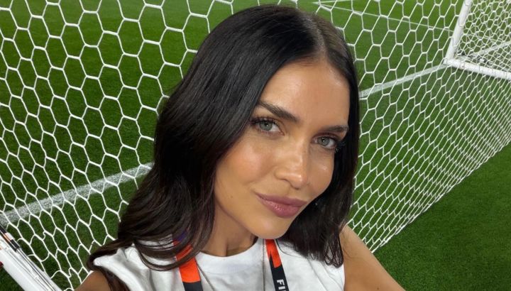 Zaira Nara dio un paso más con el fashionismo mundialista con unas originales botas
