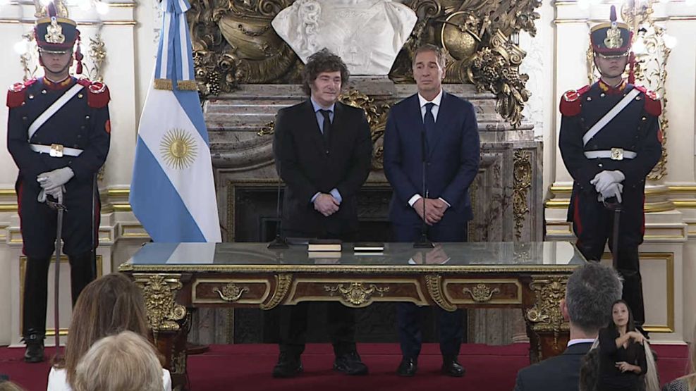El Presidente Javier Milei toma juramento al nuevo Jefe de Gabinete, Diego Santilli 30062026